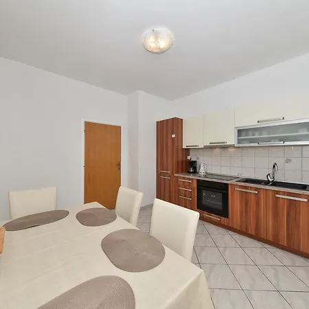 Marta Apartament *